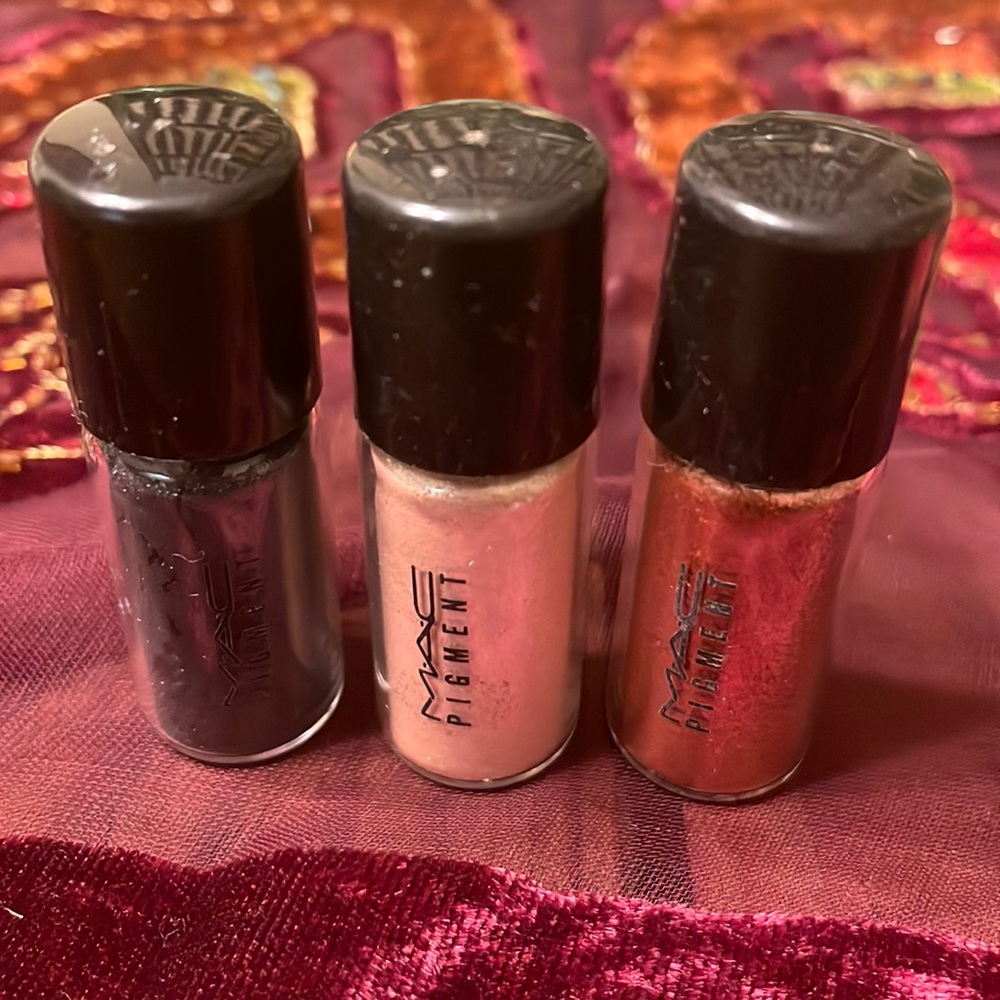 Lot of 3 MAC Pigments , Copper Sparkle, Lily White, Dark Soul